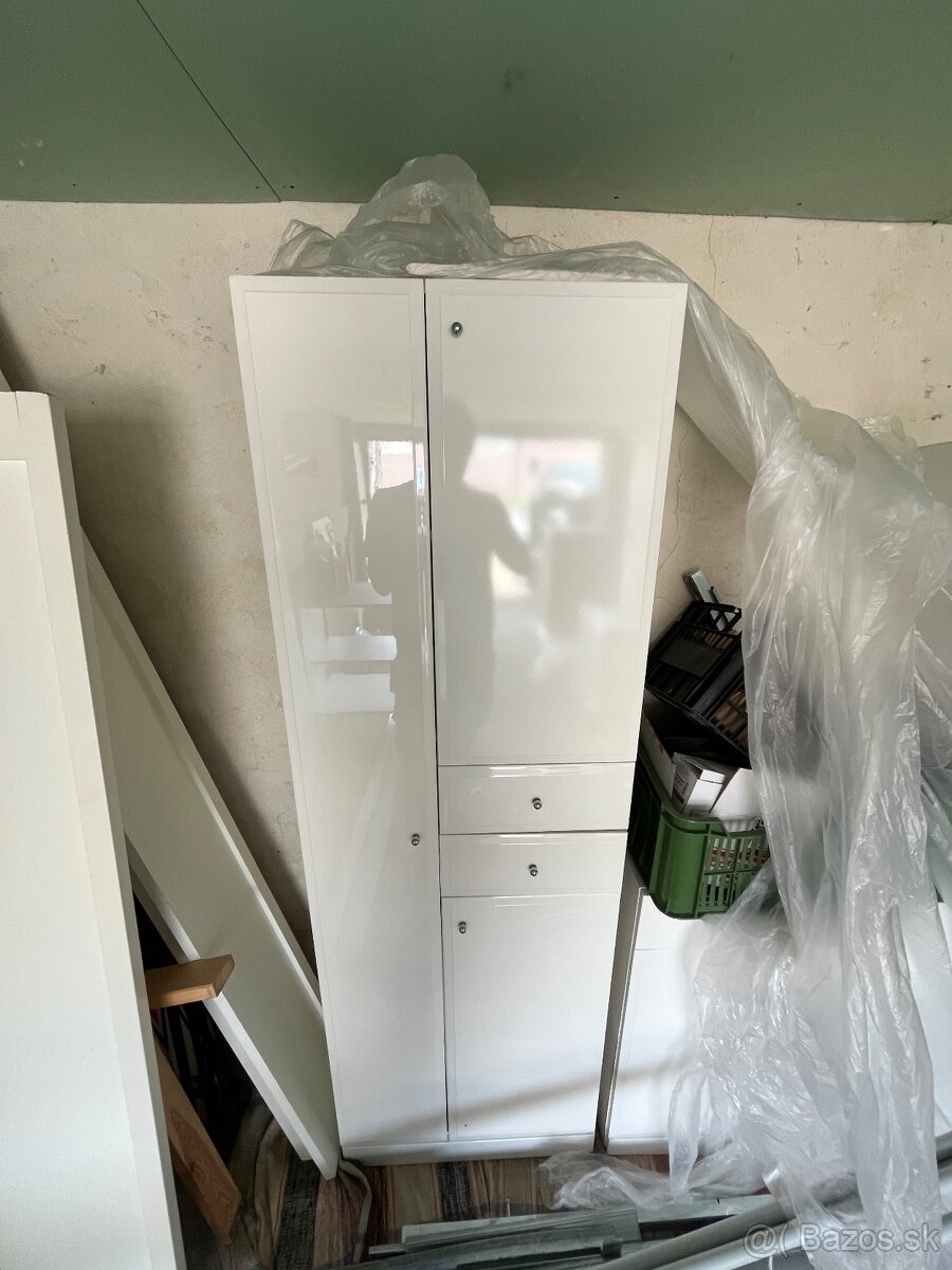 Kupelňová skrinka biela lesklá 180x50