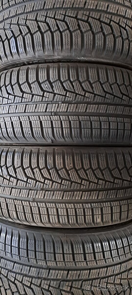 Predám 4ks pekné zimné 205/50r17-93V Hankook