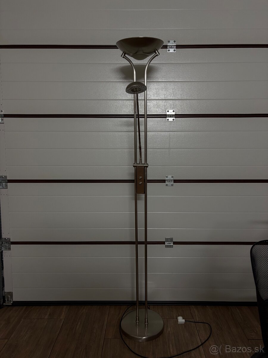 predám striebornú stojacu lampu