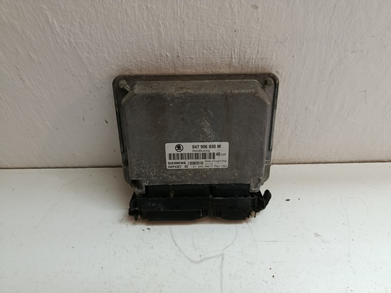 Riadiaca jednotka motora Skoda Felicia 047906030M 30€