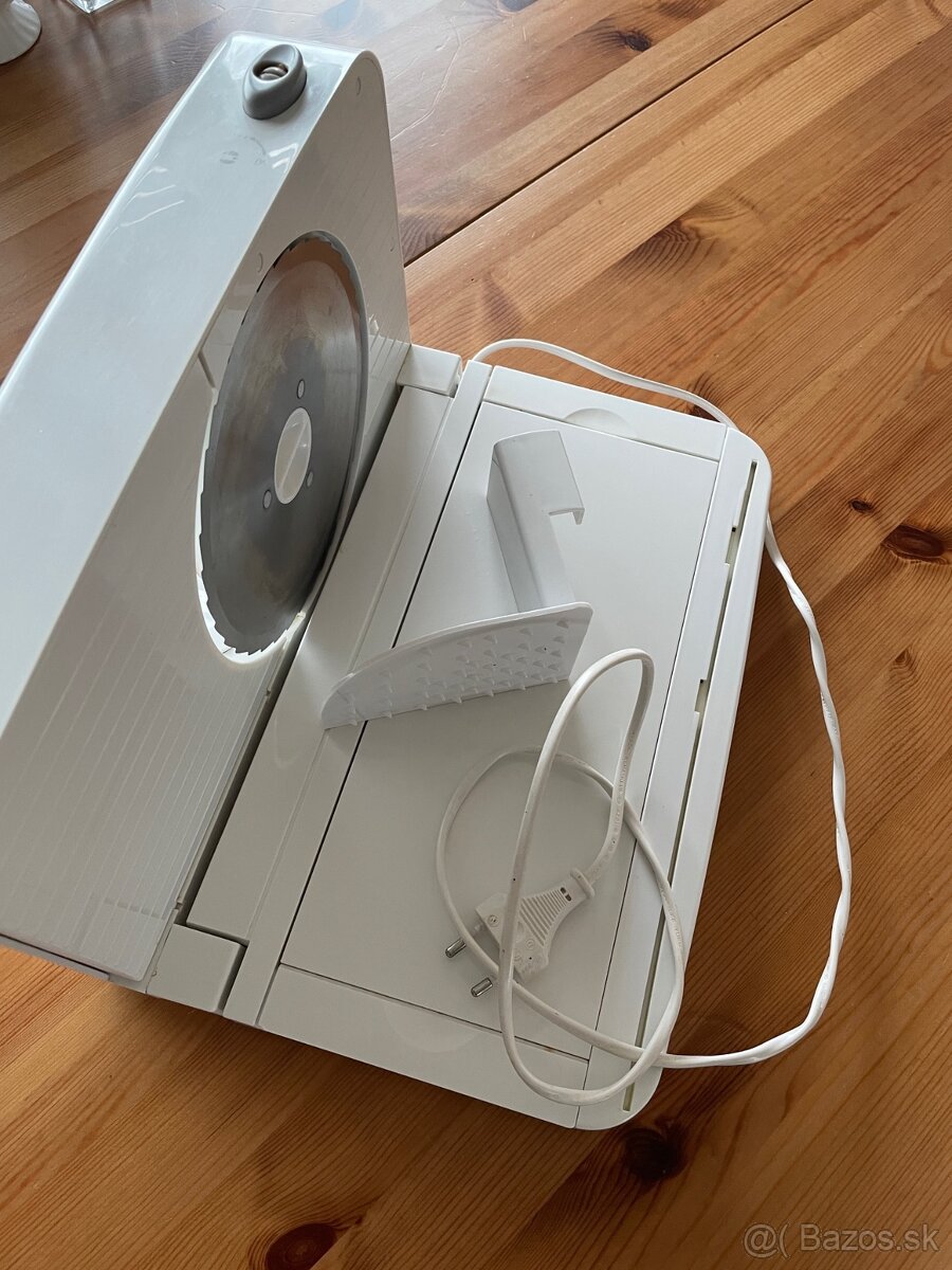 Krájač chleba, salámy