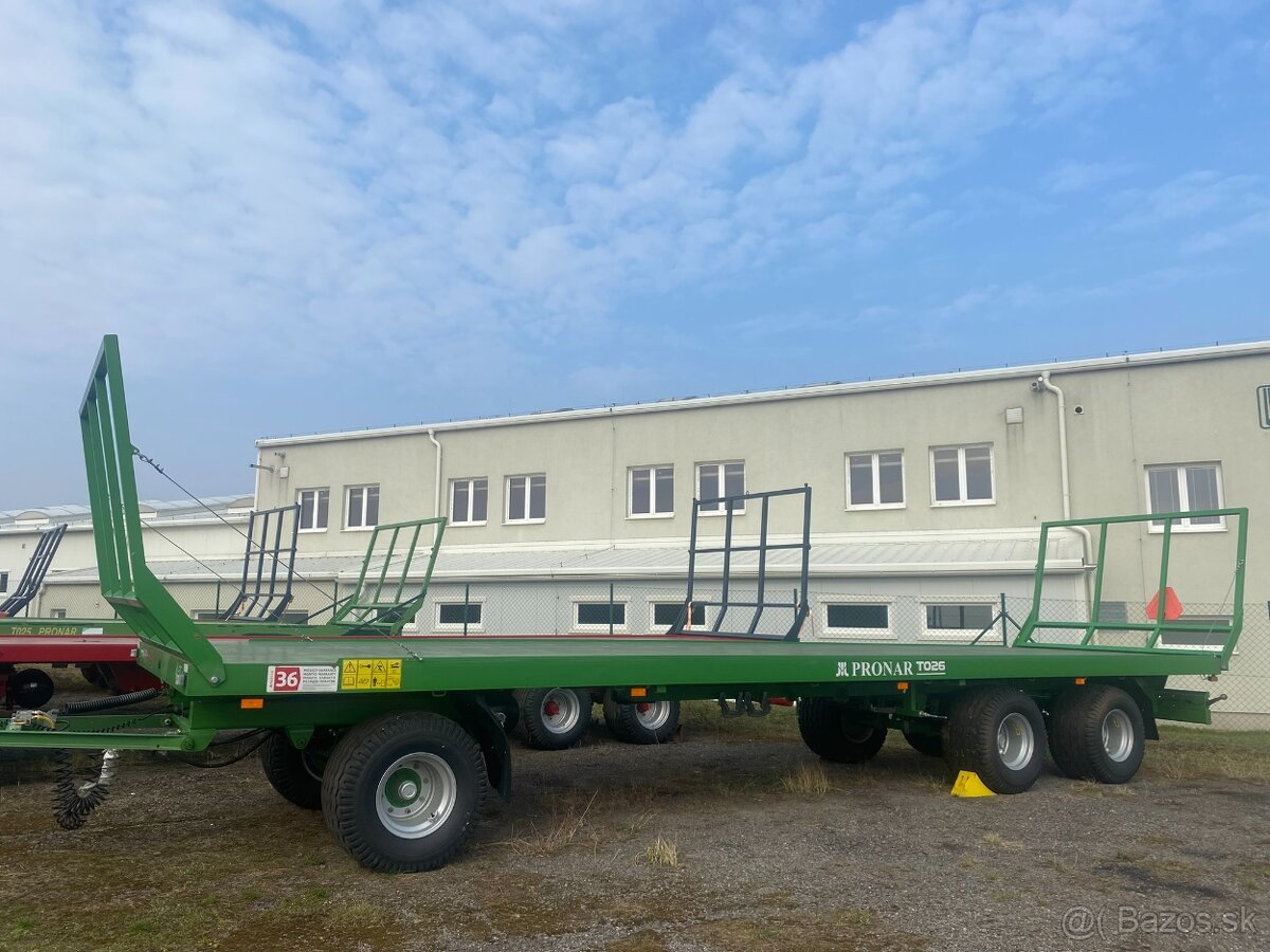 Traktorový přepravník balíků PRONAR T026
