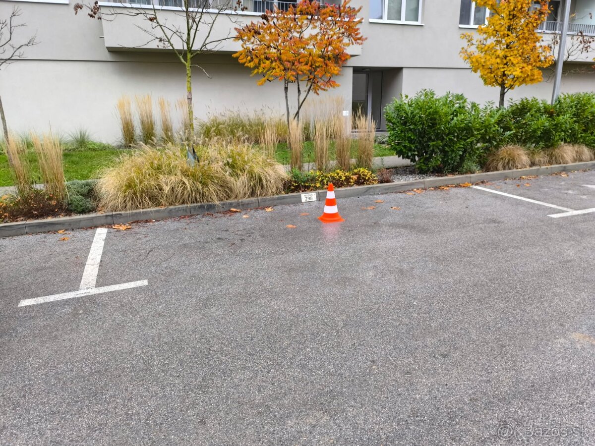 Parkovacie miesto - Vlčince, ul. Pražská