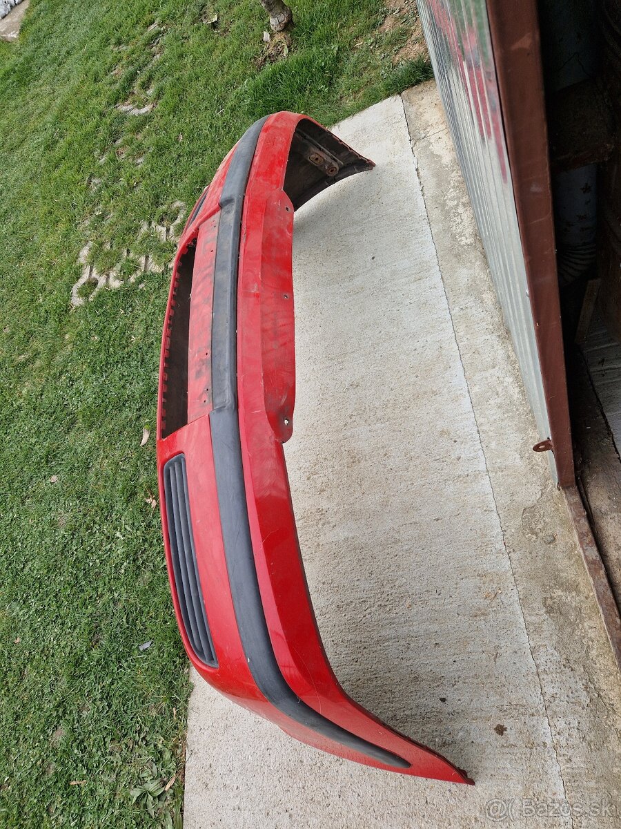 Predam predny naraznik na skoda octavia 1