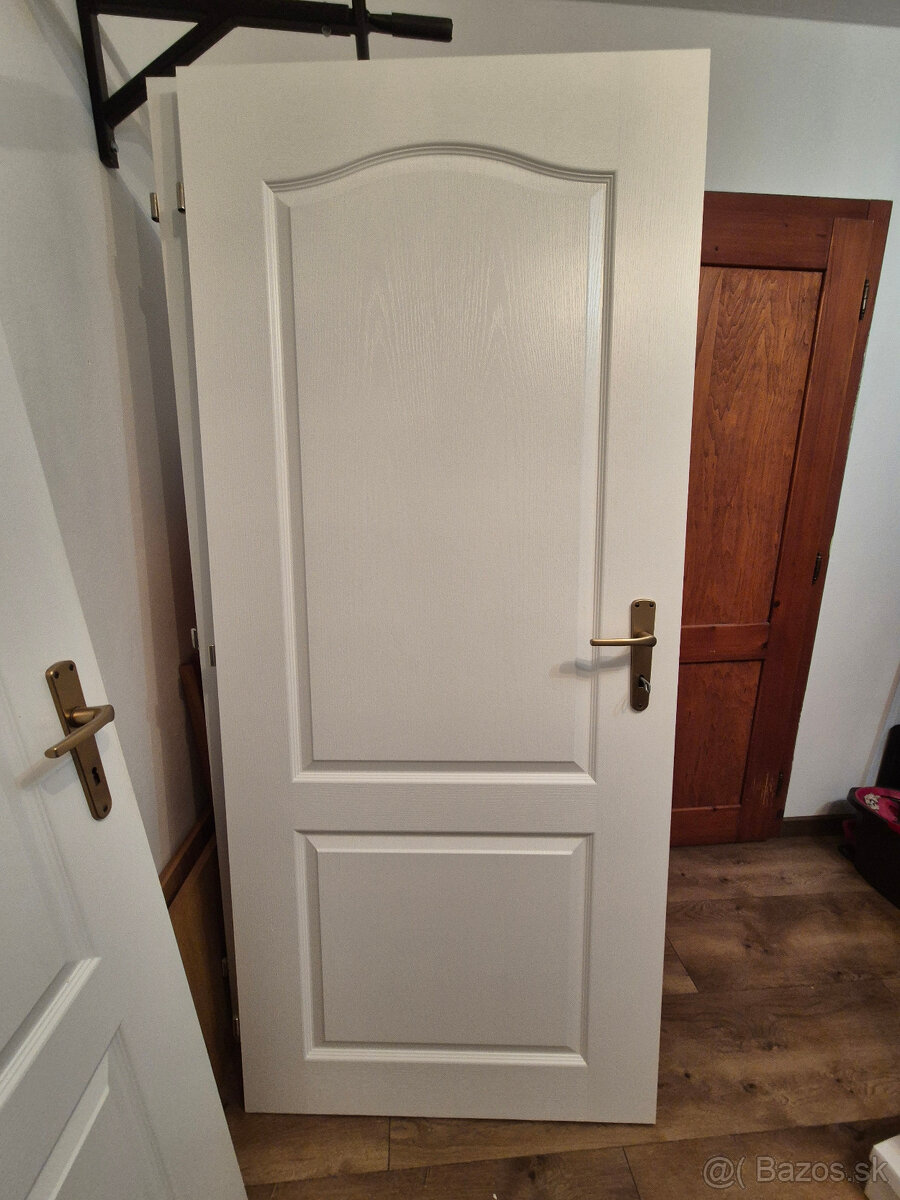 Zánovné interiériové dvere plné 4 ks biele Claudius ľavé