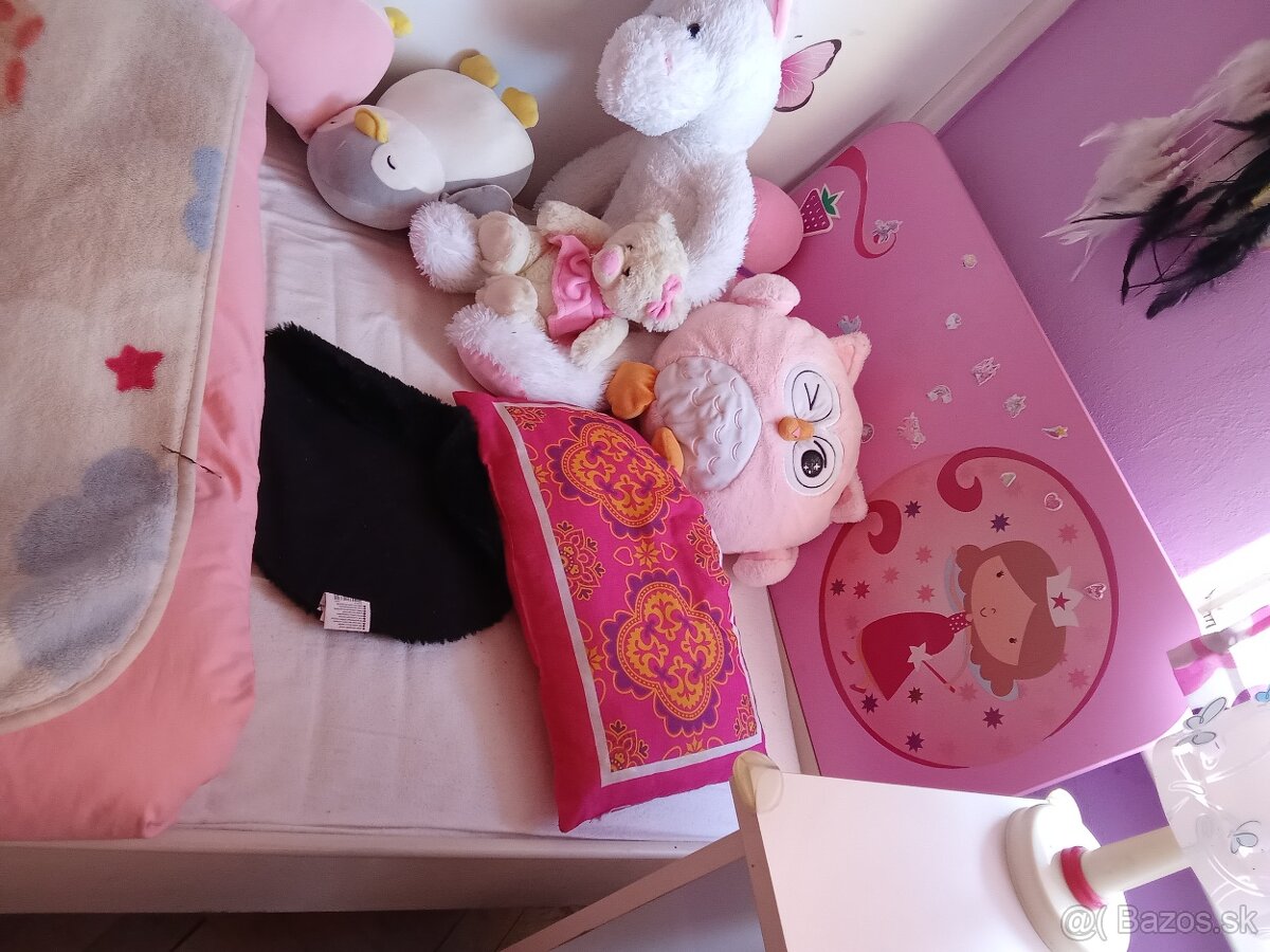 Dievčenská posteľ