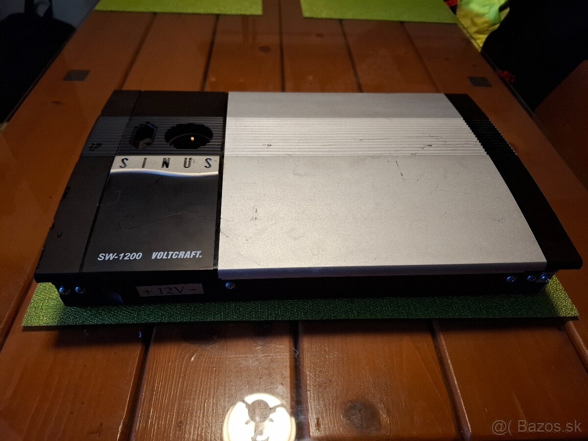 Menič napätia 12V /230V