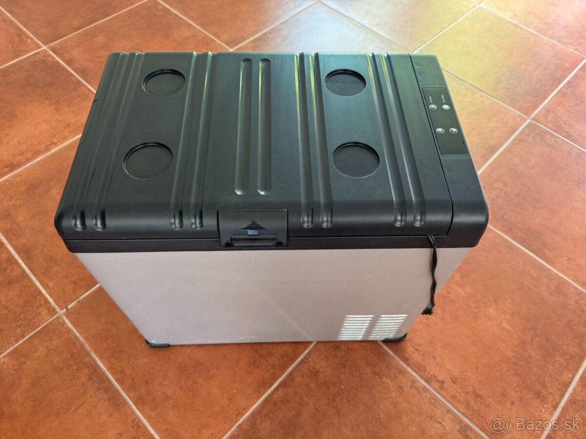 kompresorová chladnička mrazák Compass