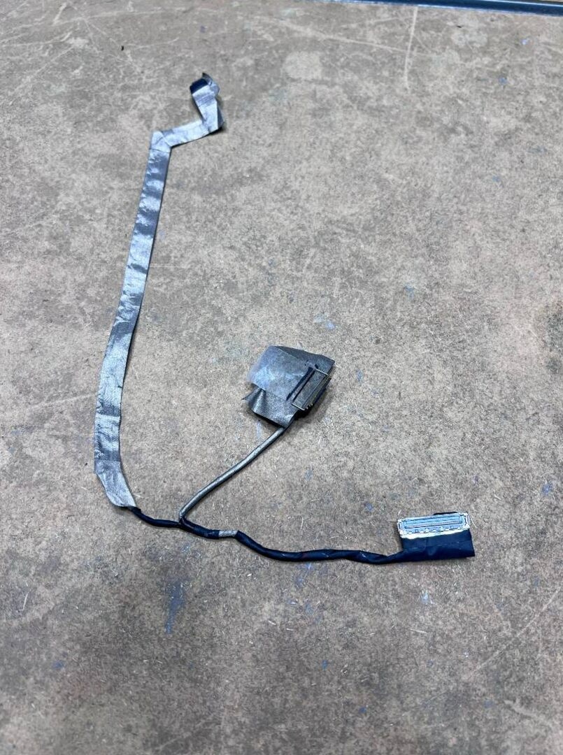 Predám použitý LVDS Flex kábel pre Dell Latitude 5400.