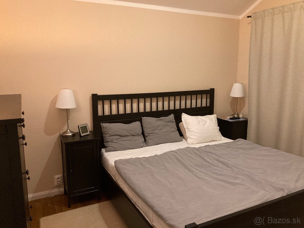 Predám drevenú manželskú posteľ -IKEA