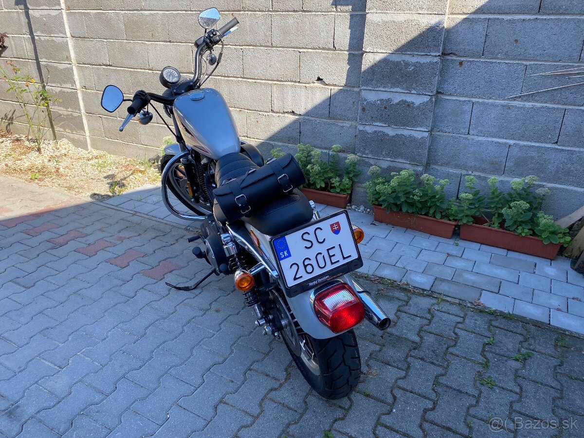 HARLEY DAVIDSON 883 Roadster XL883R