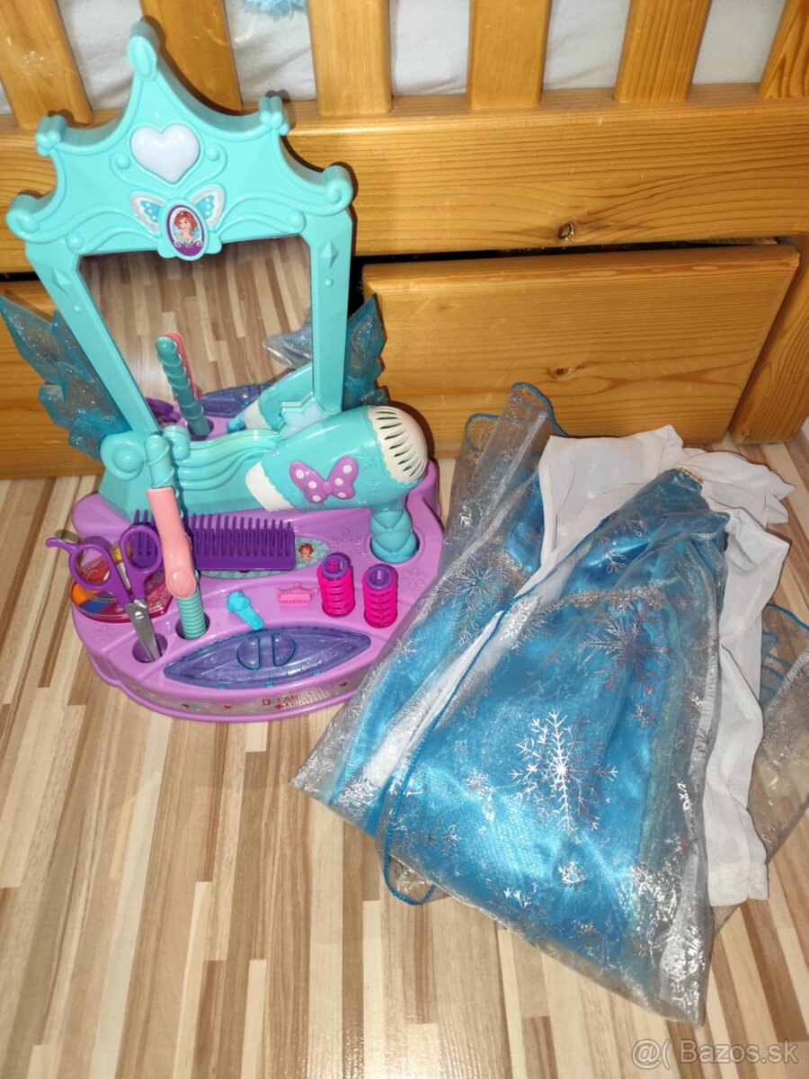 Kozmeticke zrkadlo+šaty.