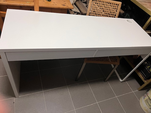 Predám písací stôl Micke Ikea