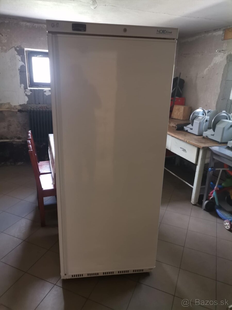 PREDAM PROFESIONÁLNU VEĽKÚ GASTRO CHLADNIČKU NORDLINE