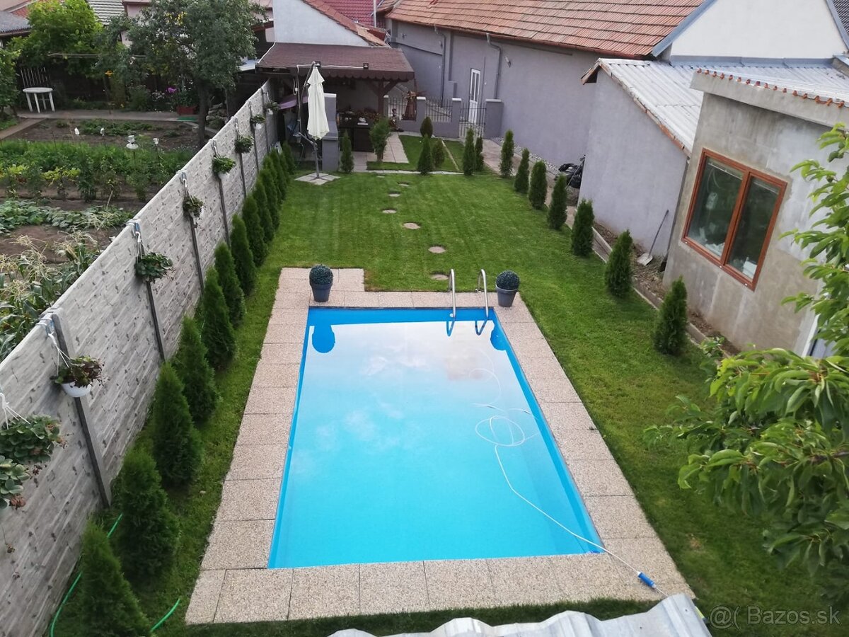 Predáme priestranný dom v pokojnej časti mesta Holíč.