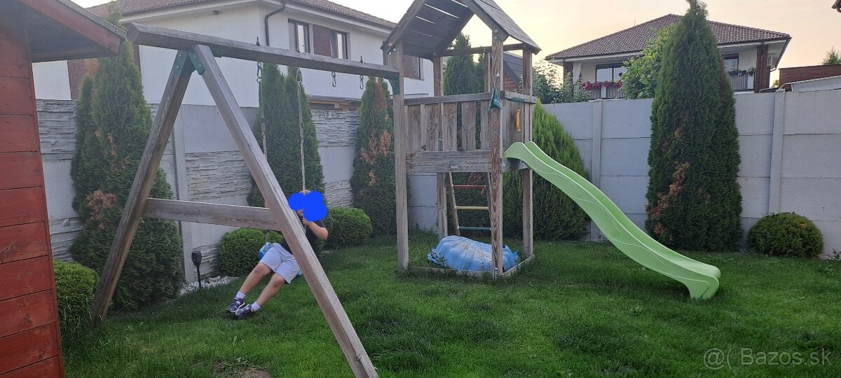 Detské ihrisko s hojdačkou