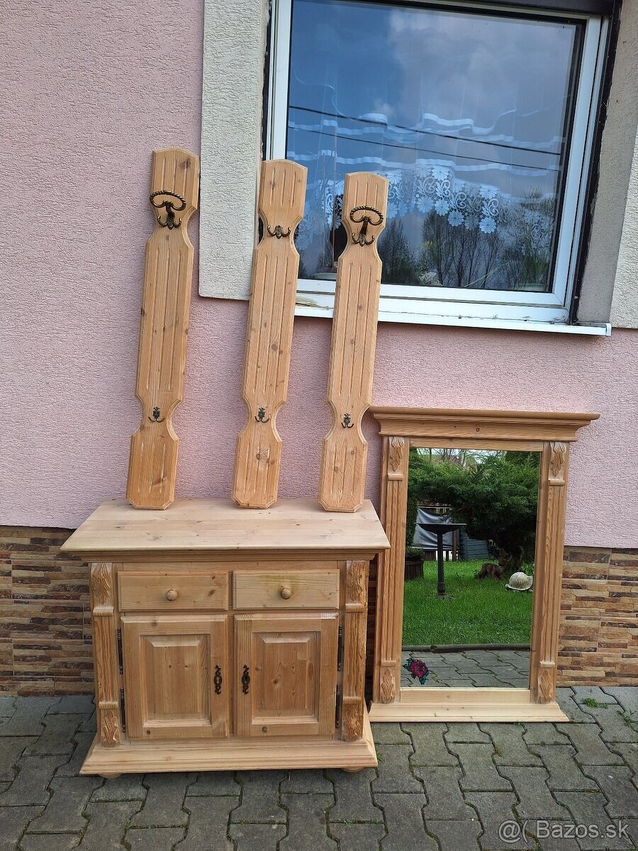 Predám vešiakovu stenu
