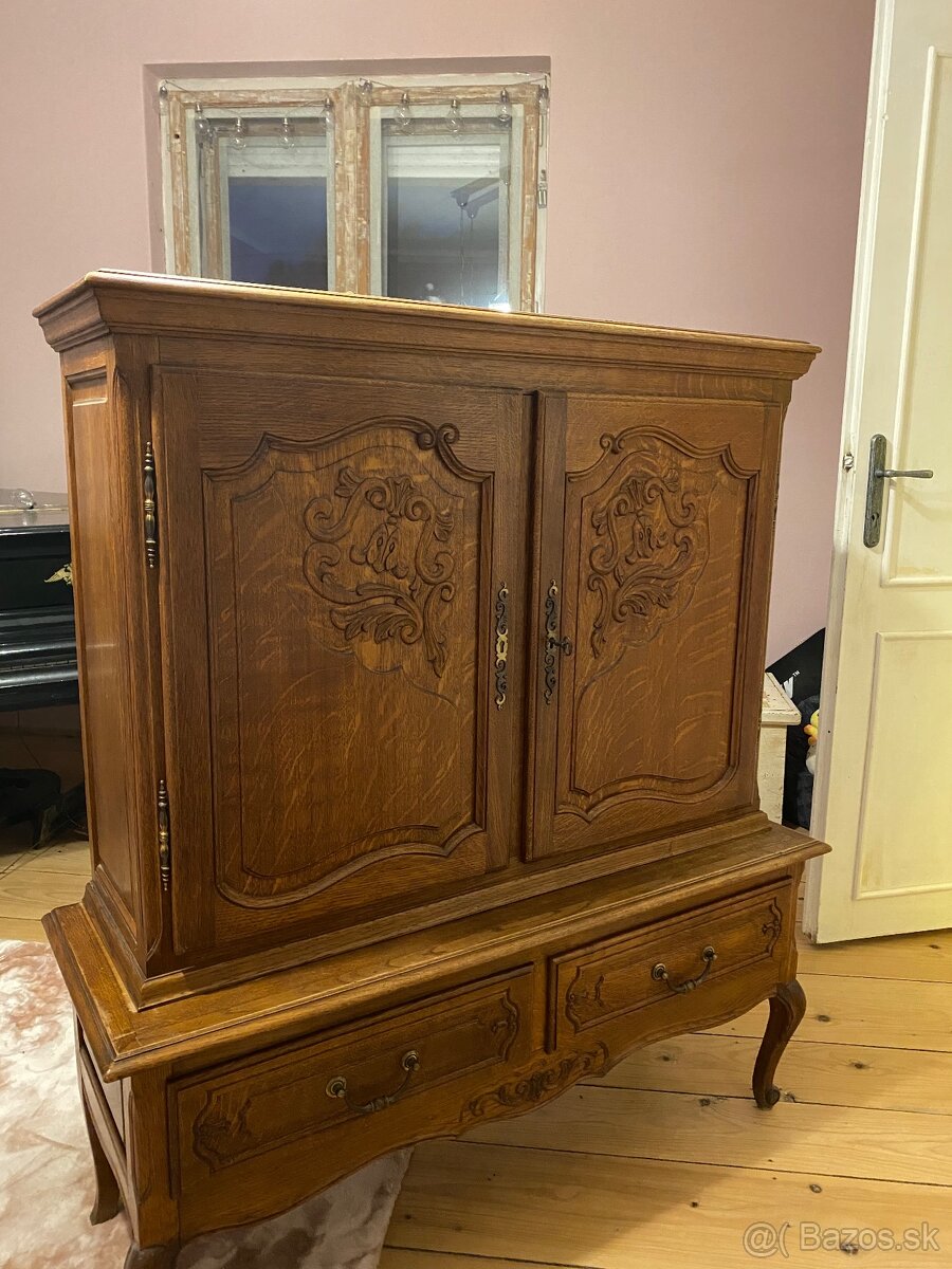 Predám starožitné skrine – vhodné do obývačky, kancelárie