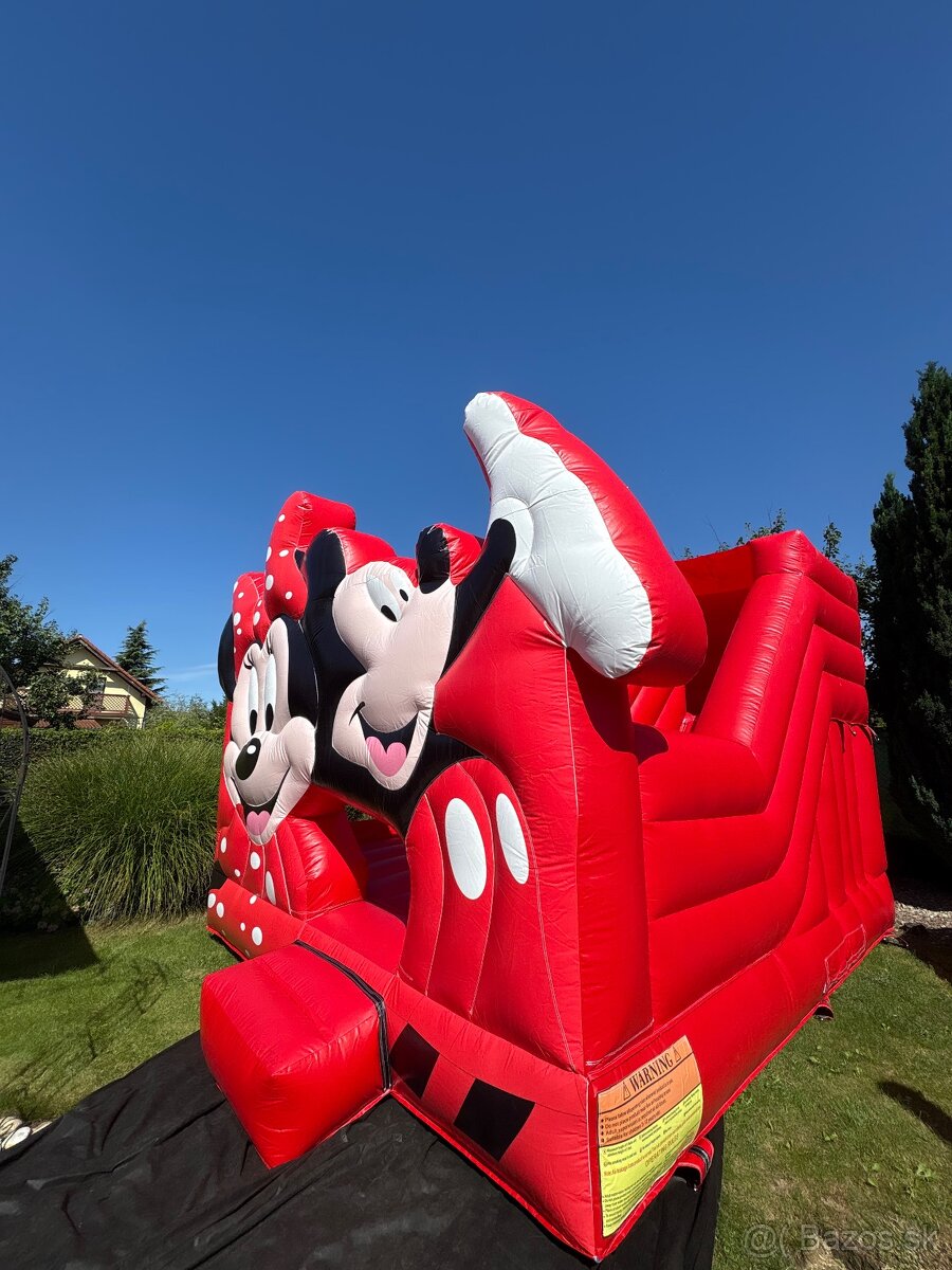 SKÁKACIE HRADY OD DOLULANDU