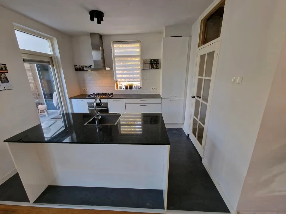 Moderní kuchyně s ostrůvkem (0210.281)