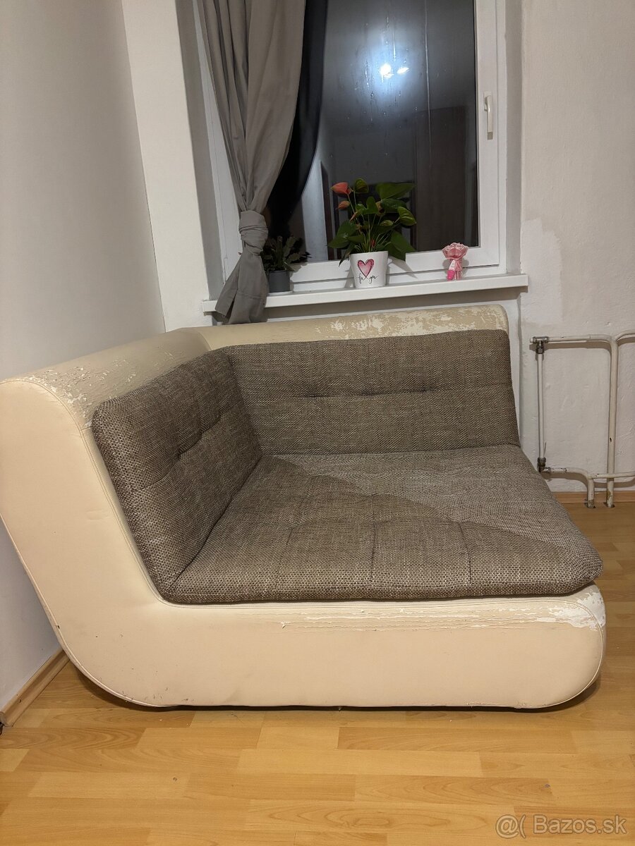 Darujeme za odvoz tento gauč