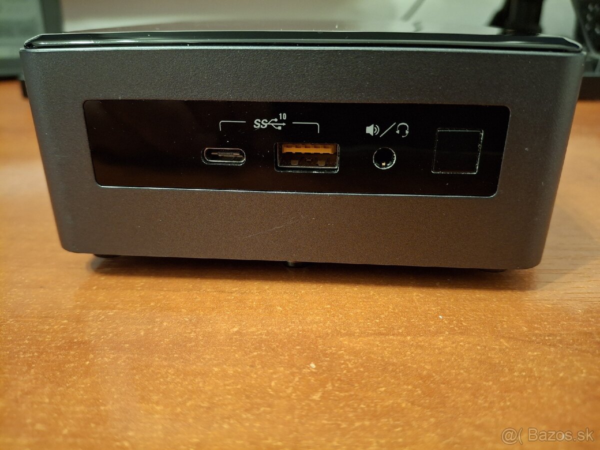Intel NUC8IN