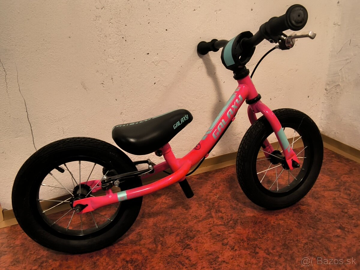 Dievčenské detské odrážadlo