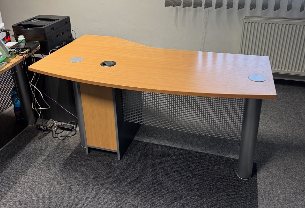 2x kancelarsky stôl