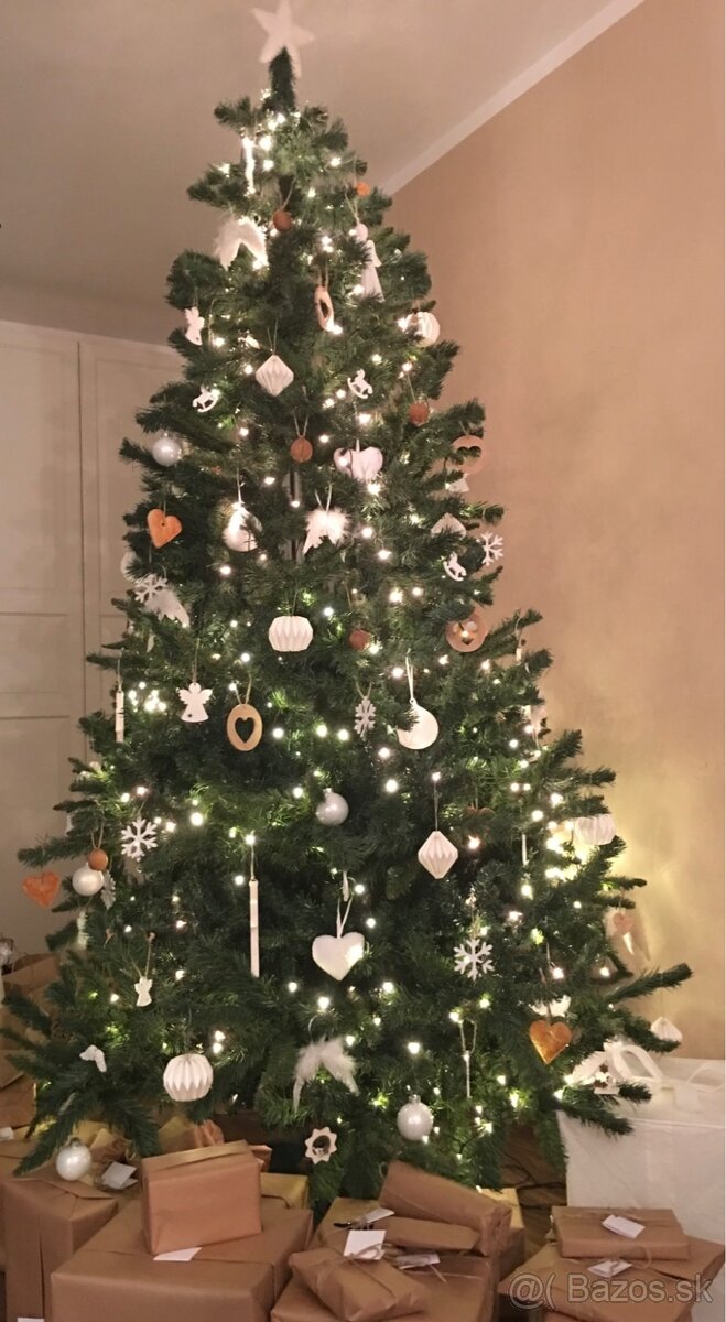 Umelý vianočný stromcek