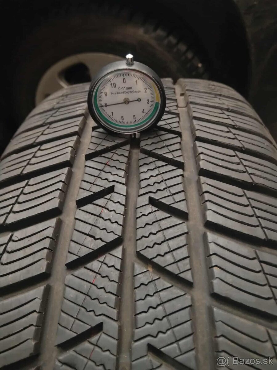 235/55 R 18 zimné.