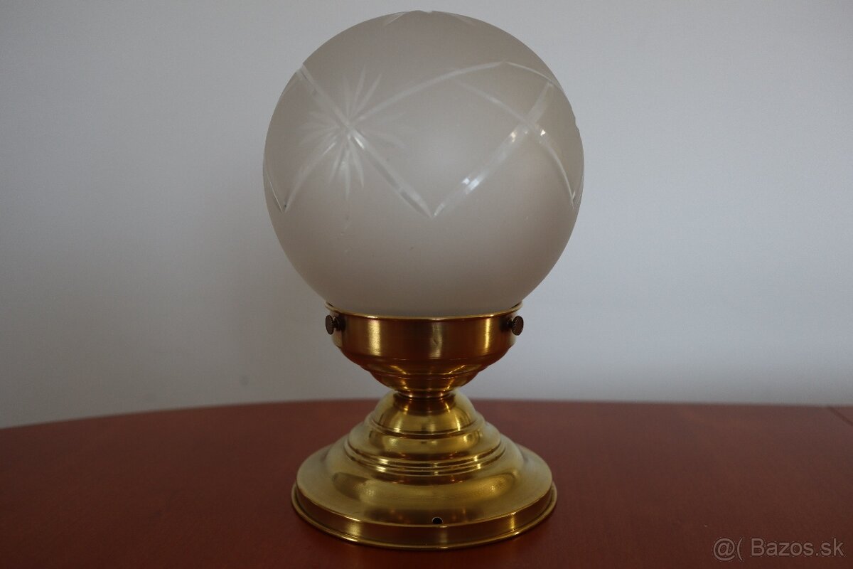 Starožitná stropná lampa.