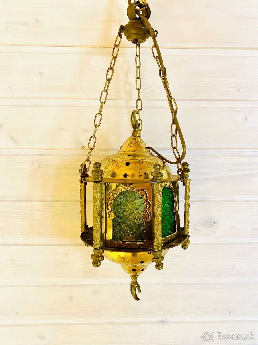 Stará krásná mosazná lampa s různobarevnými skly