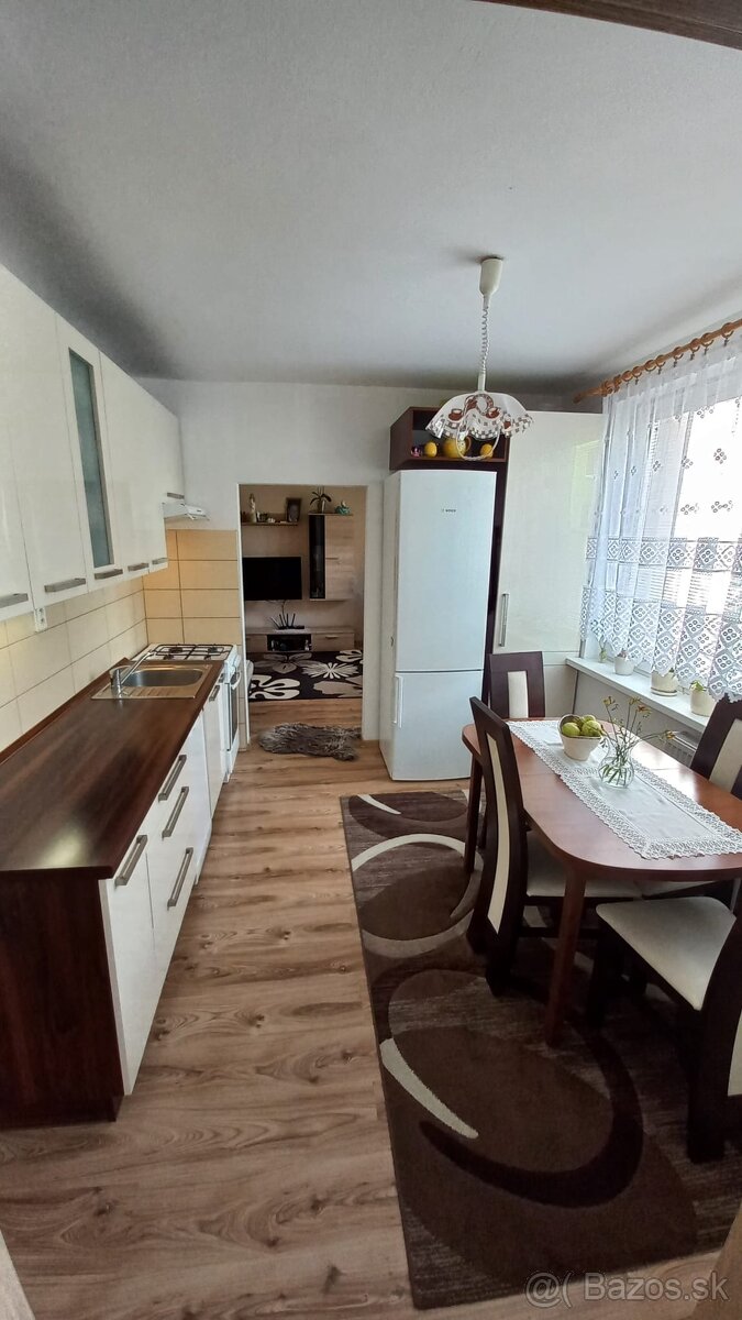 NIŽŠIA CENA BEZ REALITKY - Predám 3-izbový byt v Krompachoch