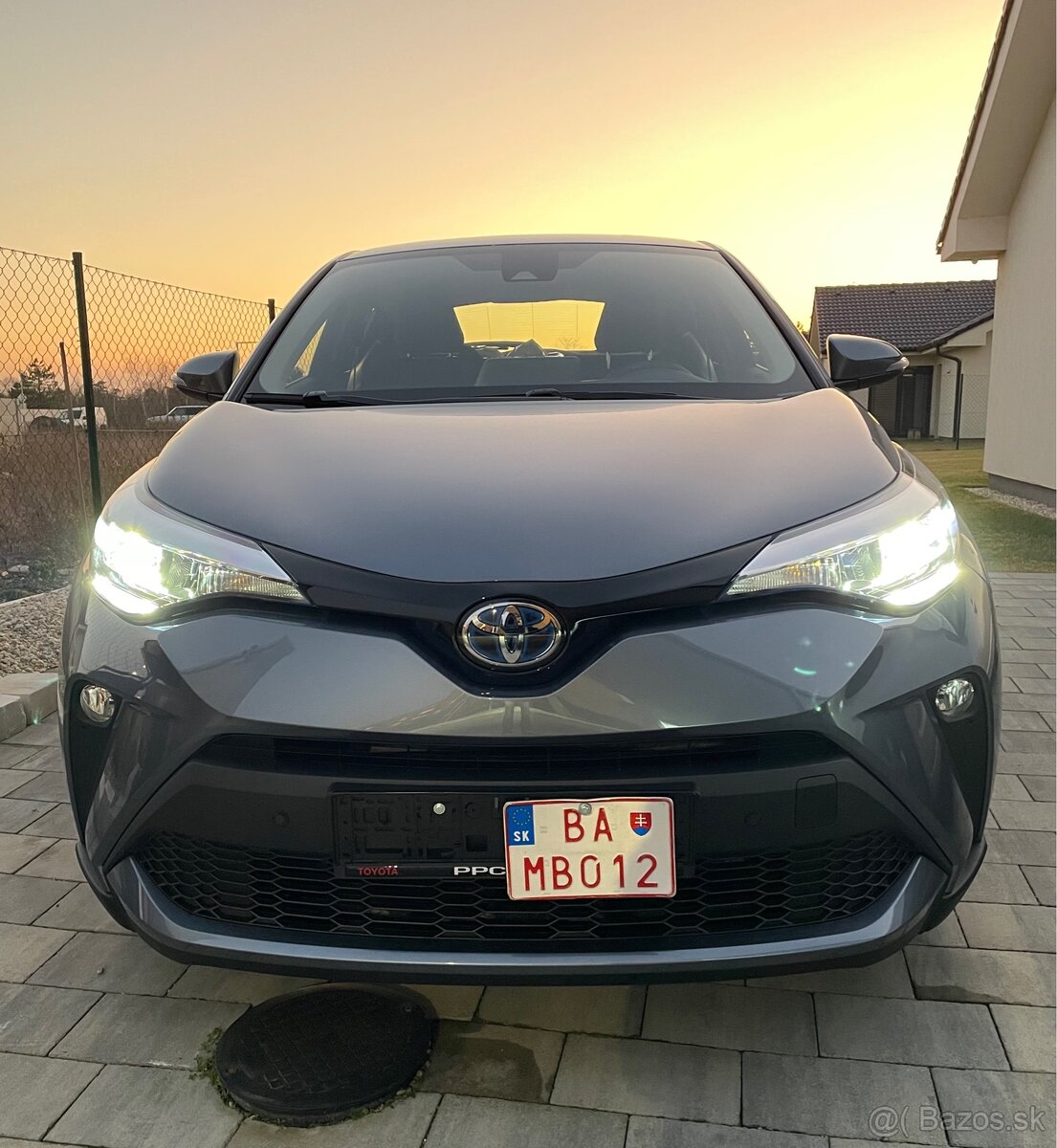 Toyota C-HR, 1.8 Hybrid, sivá metalíza