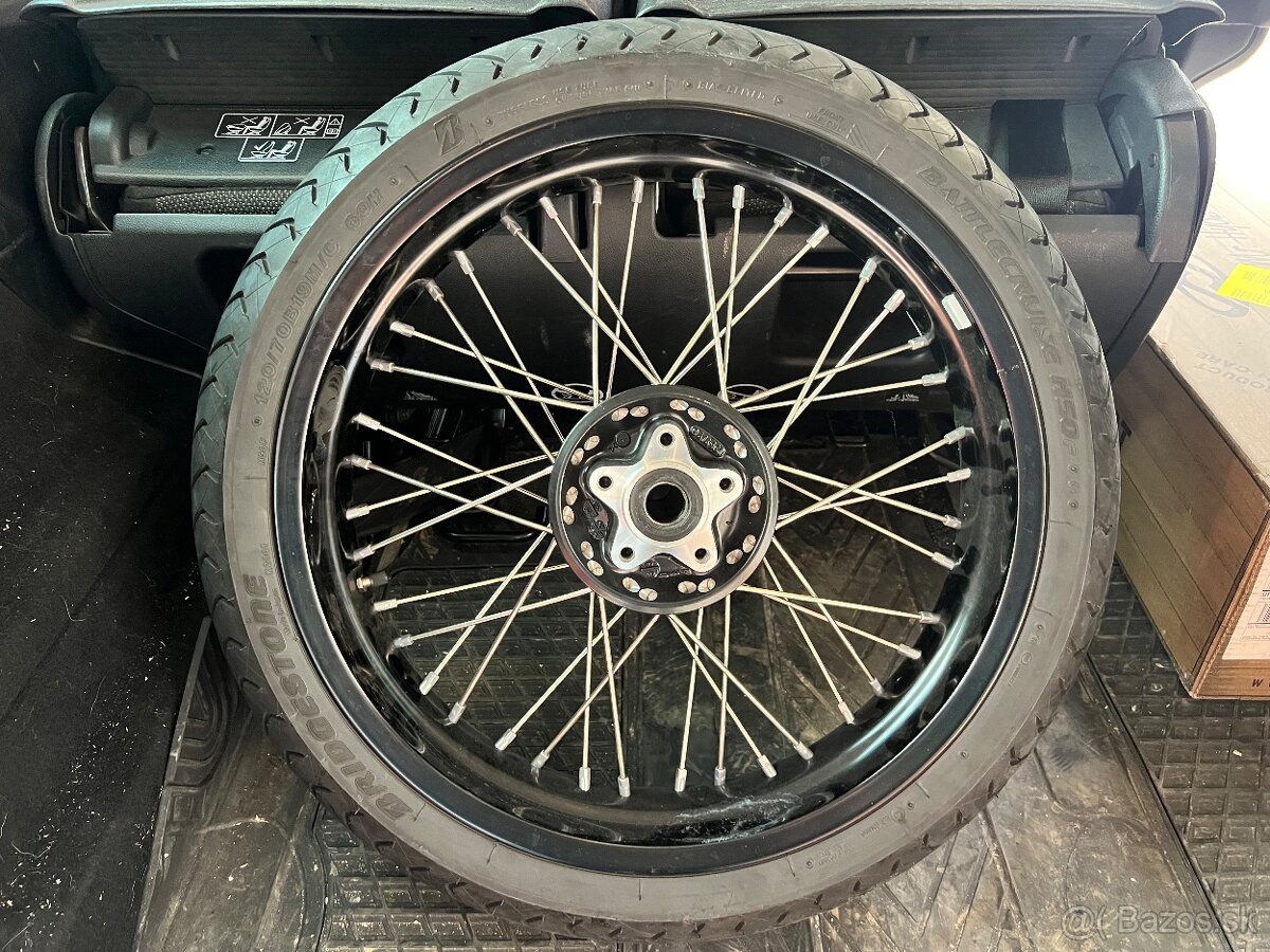 Predám na BMW R18 sadu kolies, zánovné, nepoškodené