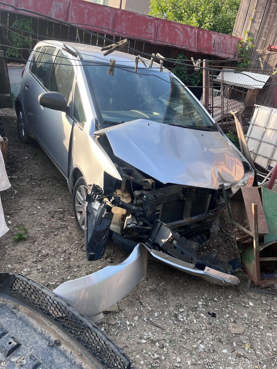mitsubishi colt 2013