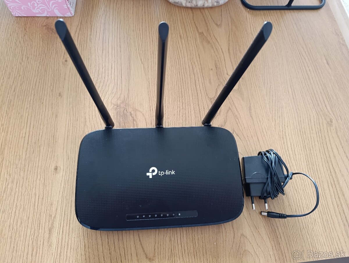 WiFi Router: TP-Link TL-WR940N