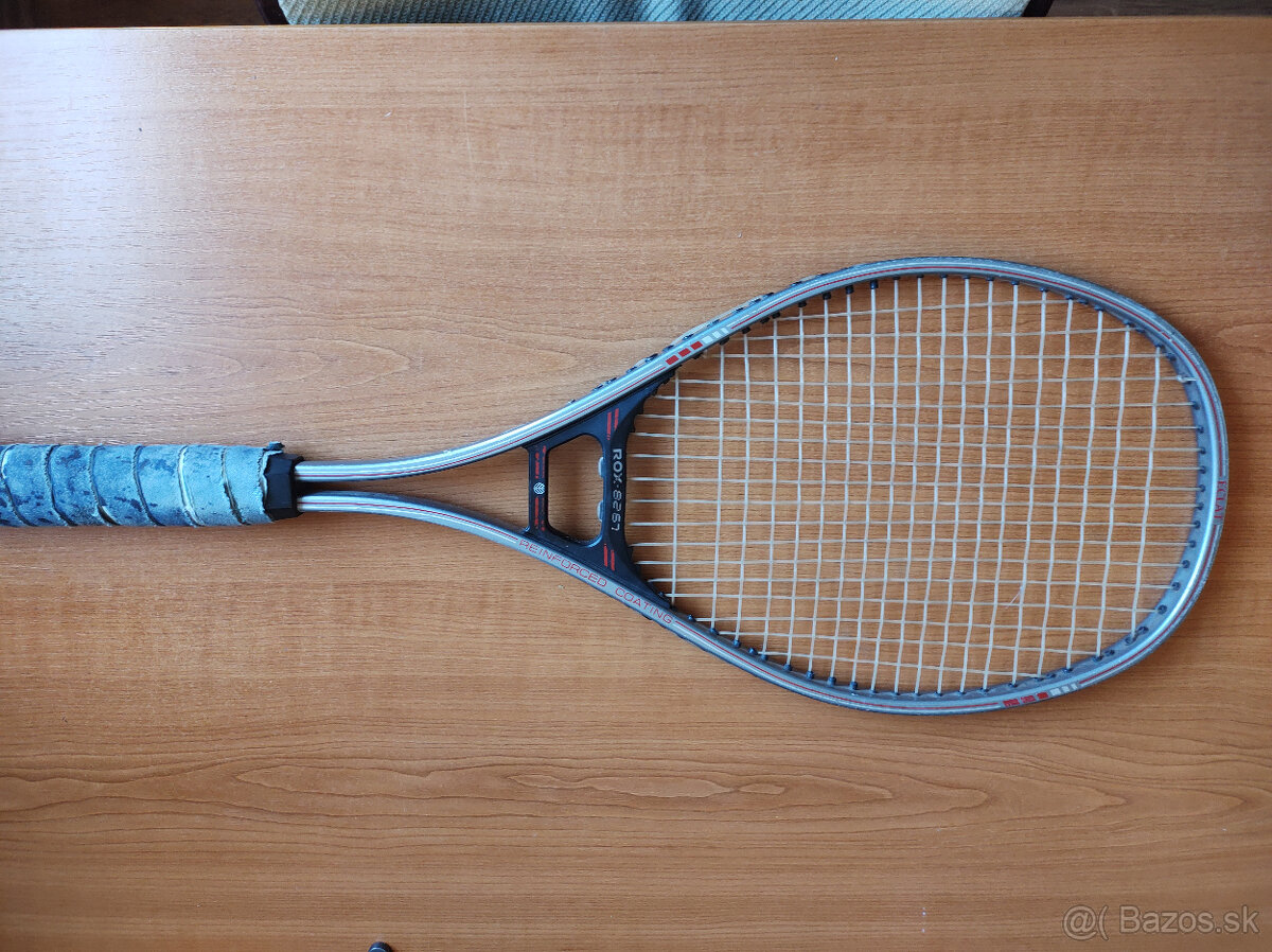 (15)  Raketa, batohy a loptičky