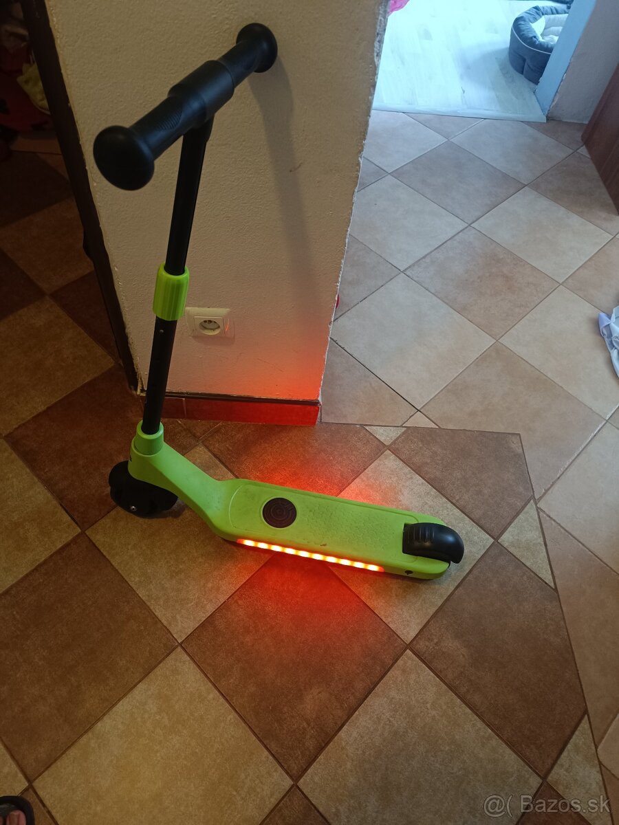 ELEKTRICKÁ KOLOBEŽKA DETSKÁ