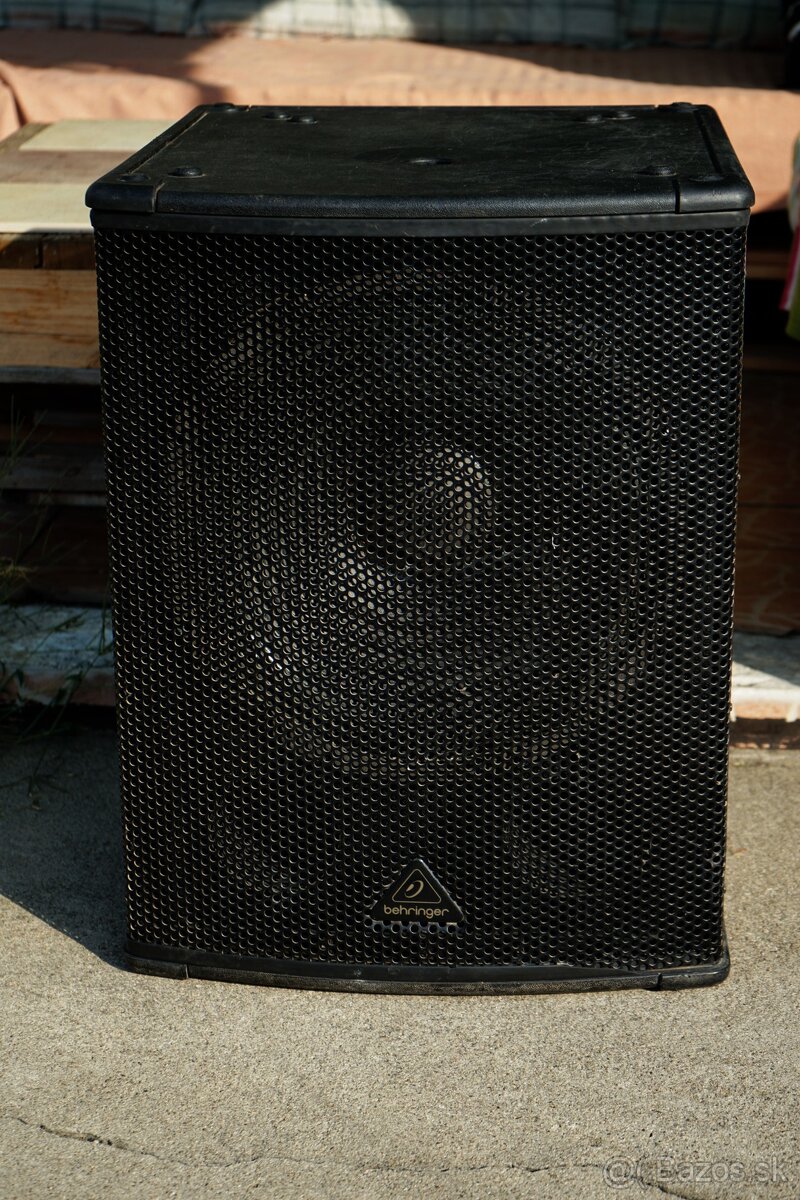 aktivny subwoofger Behringer Eurolive B1500XP