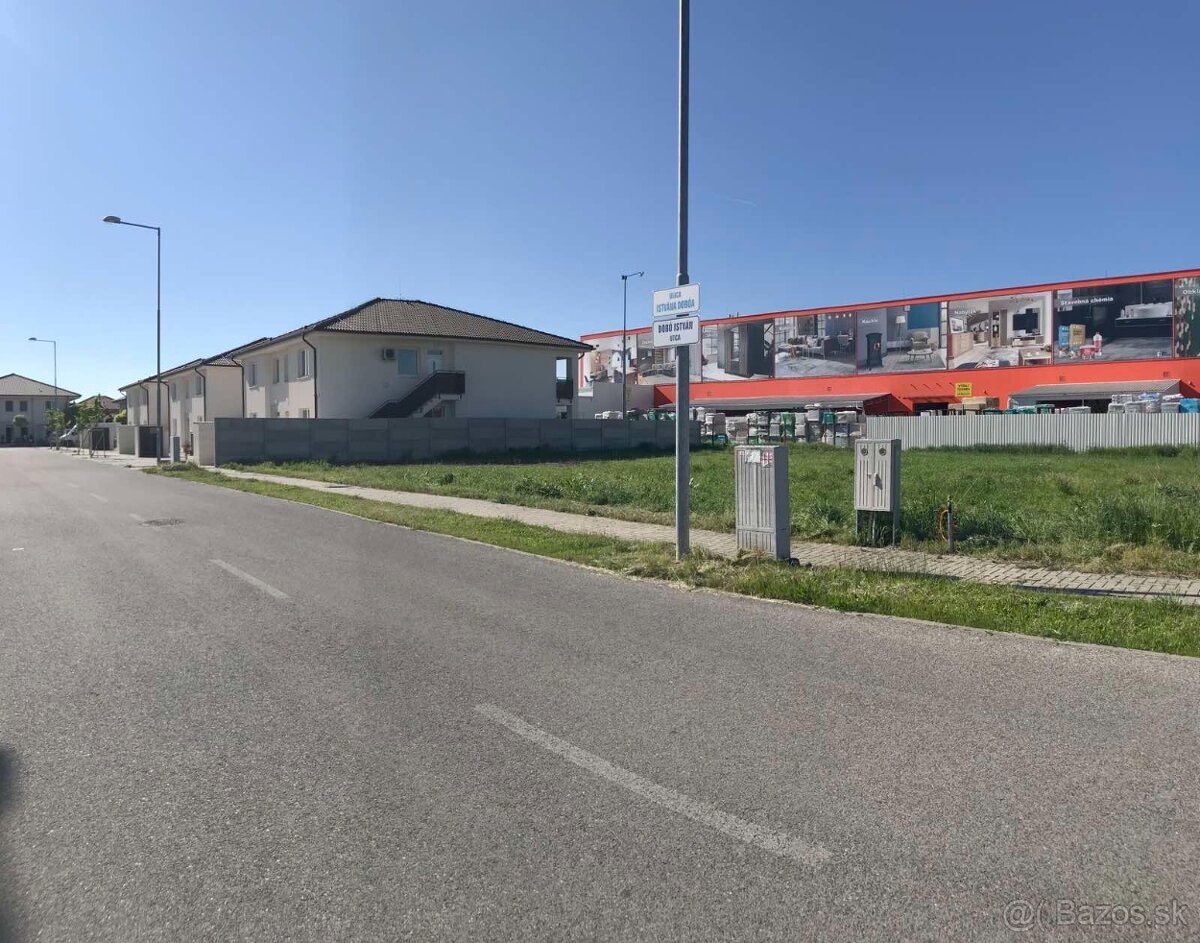 Prenajmem pozemok na predaj vianočných stromčekov🌲🌲🌲