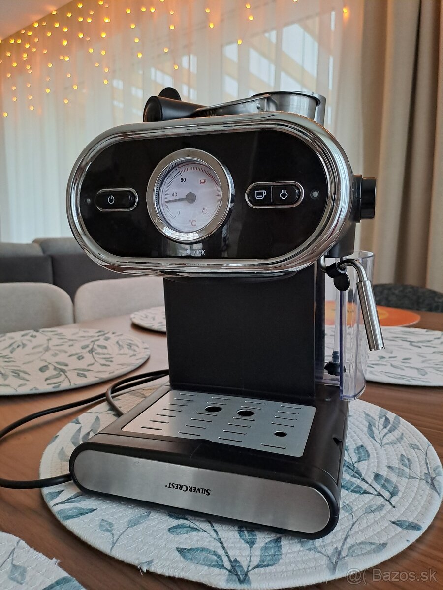 Pákový kávovar Silvercrest s napeňovačom mlieka