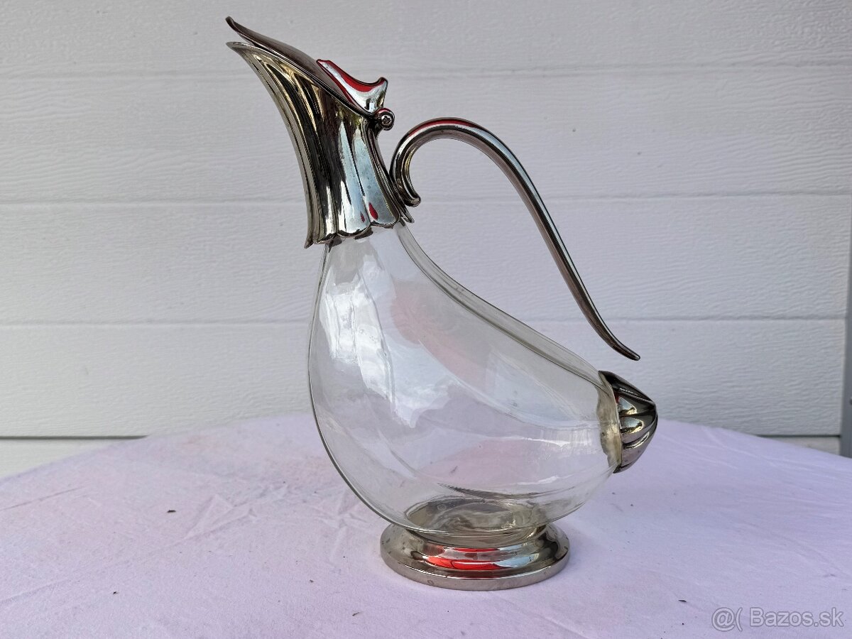 Karafa ve tvaru kačenky