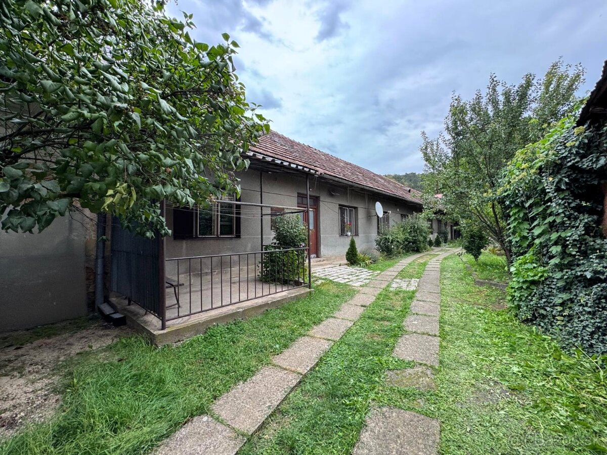 Na predaj dvojgeneračný rodinný dom v centre obce Plešivec