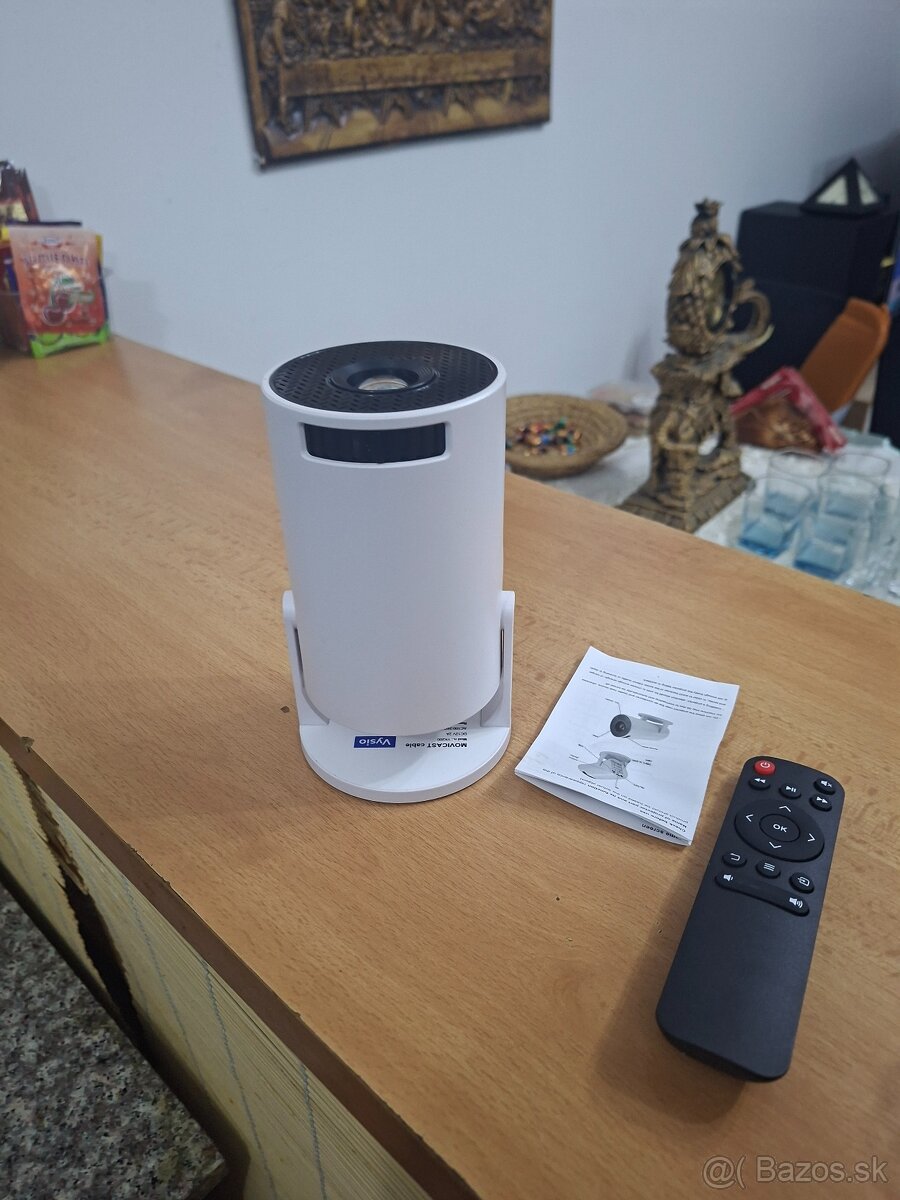 Vreckovy miniprojektor Movicast cable