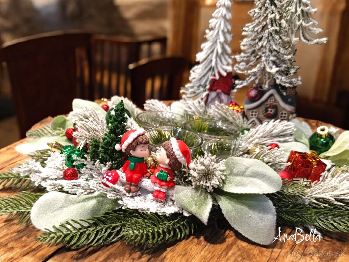 Červený adventný svietnik