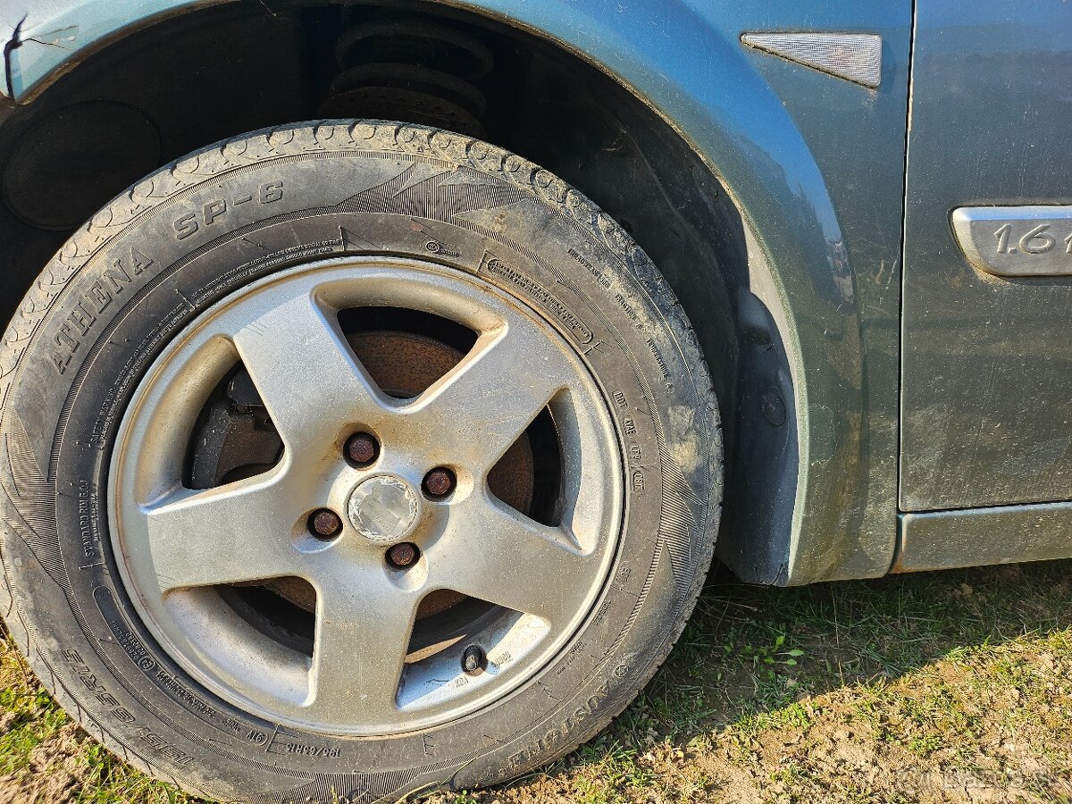 R15 z Renault Megane II