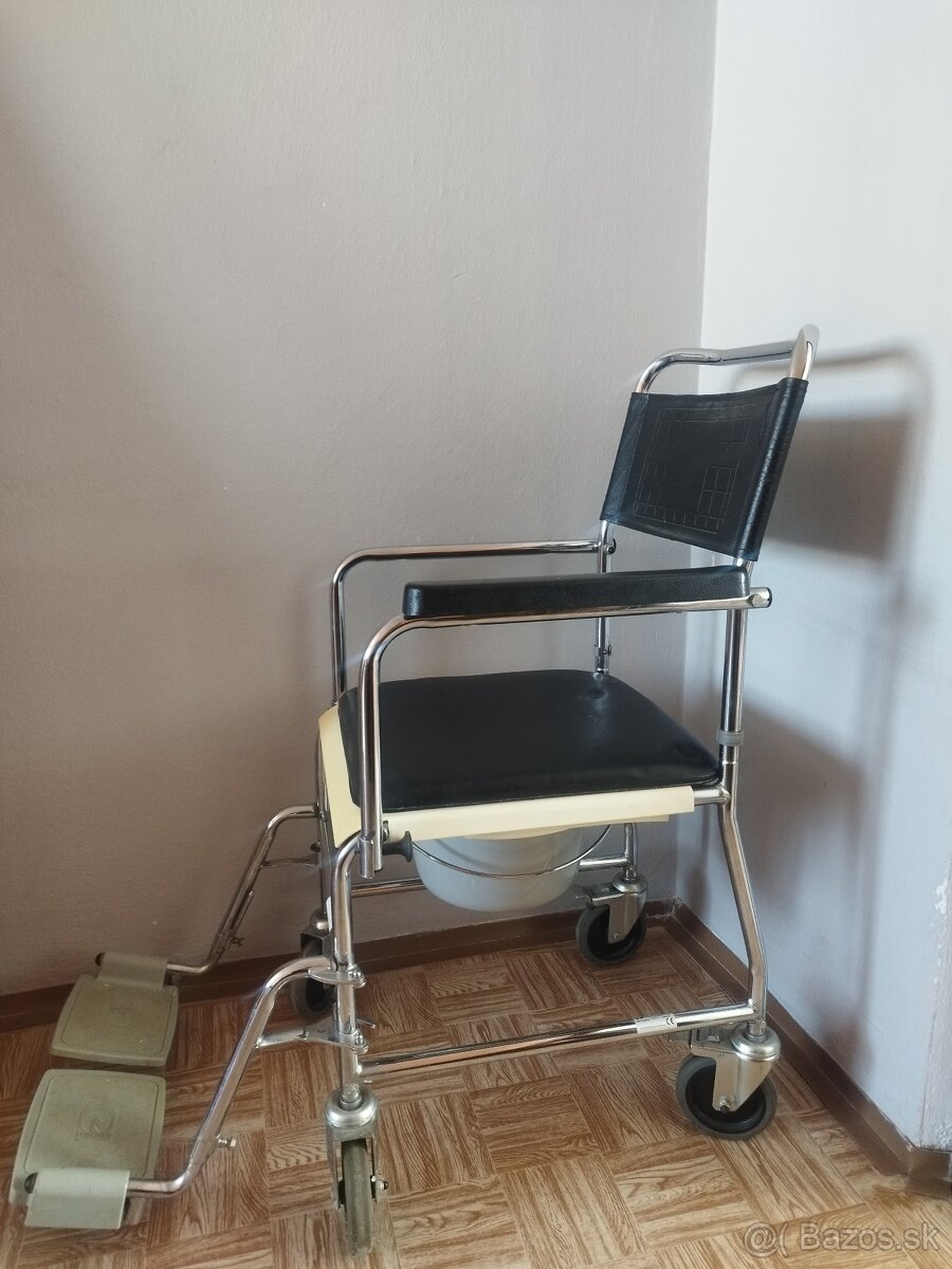 Pojazdné toaletné kreslo