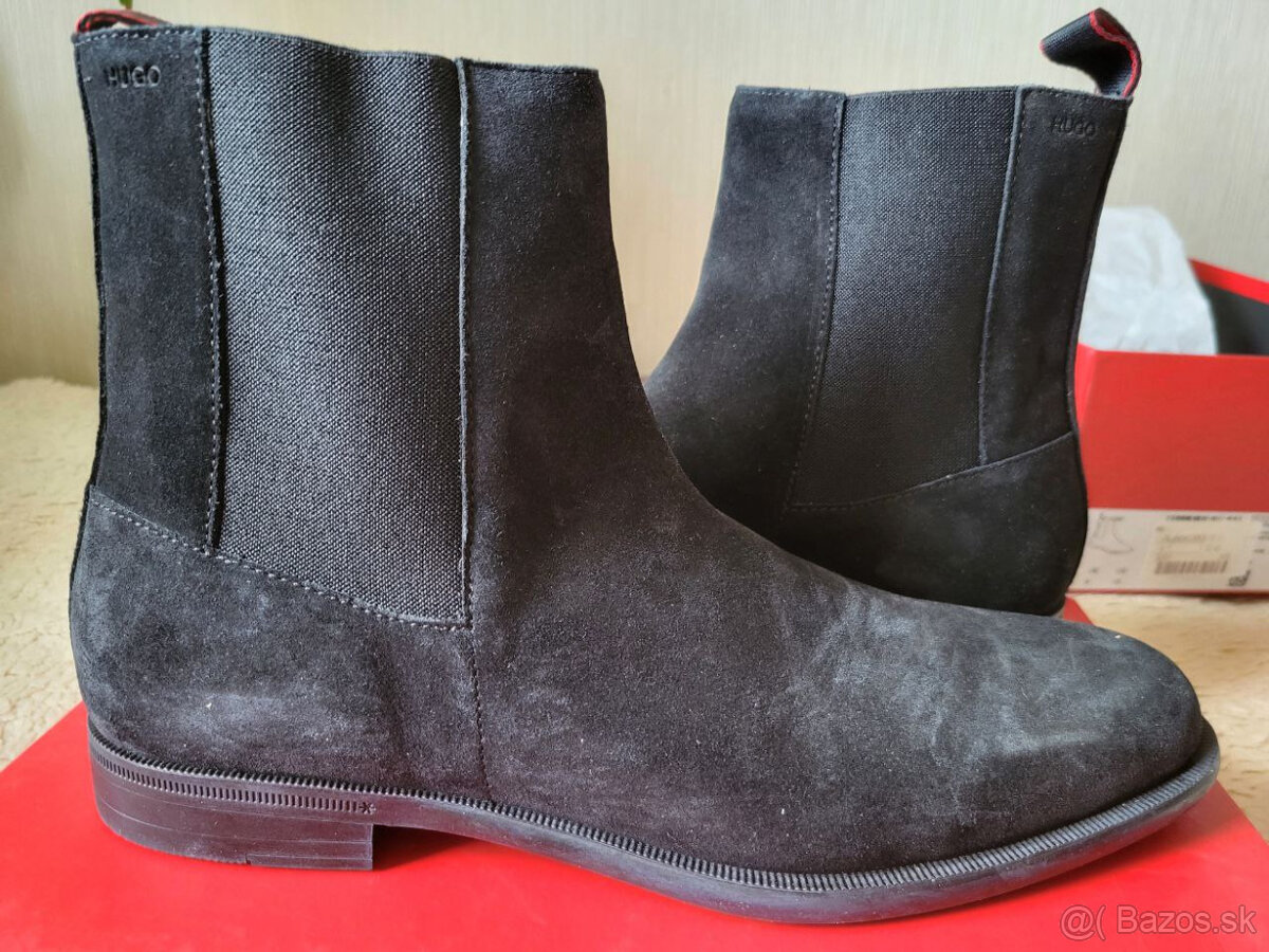 Hugo Boss chelsea boots. 100% original.