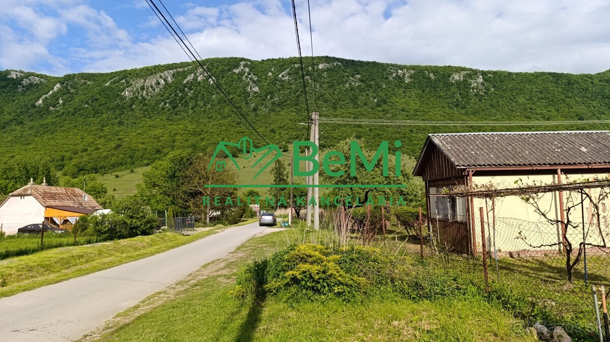Rodinný dom samostaným dvorom, záhradou v Kunovej teplici -